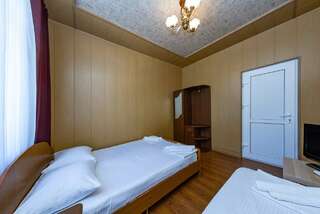 Гостиница Ирина Лоо Бюджетный трехместный номер-2