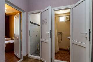 Гостиница Ирина Лоо Бюджетный трехместный номер-4